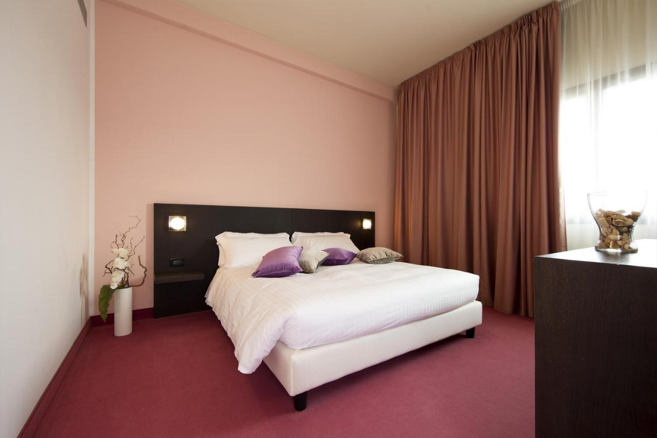 Anusca Palace Hotel Castel San Pietro Terme Eksteriør billede